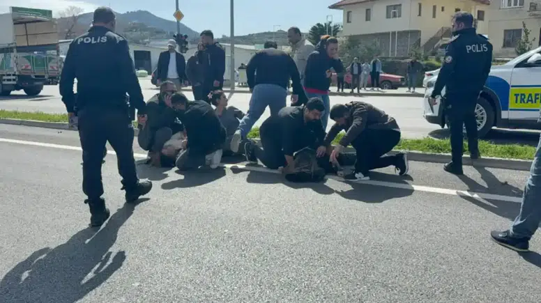 Gazipaşa'da Motosiklet ile Otomobil Çarpıştı! 1'i Ağır 2 Kişi Yaralandı