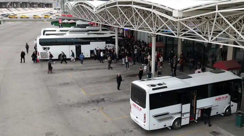 Isparta Otogarı’nda Bayram Kilidi: Biletler Tükendi, Kuyruklar Uzadı!