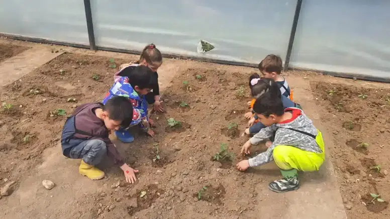 Konyaaltı'nda Minik Eller Toprakla Buluştu