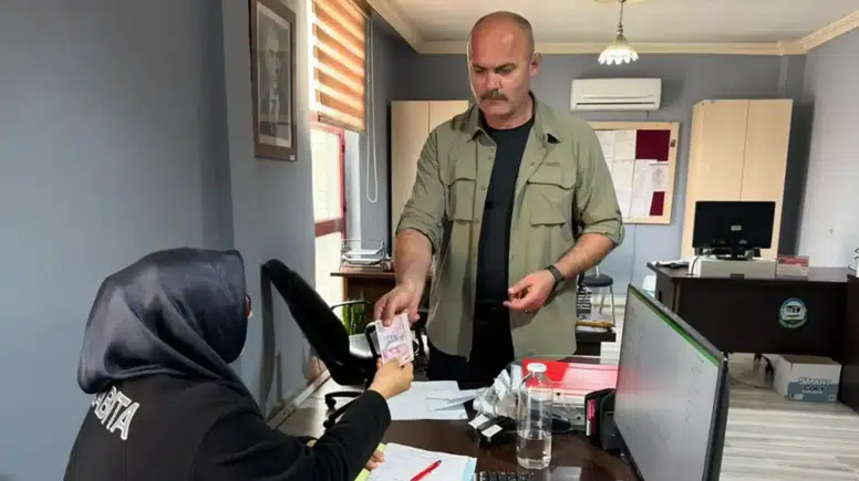 Serik'te Başkanın Koruması Bankamatikteki Parayı Zabıtaya Teslim Etti