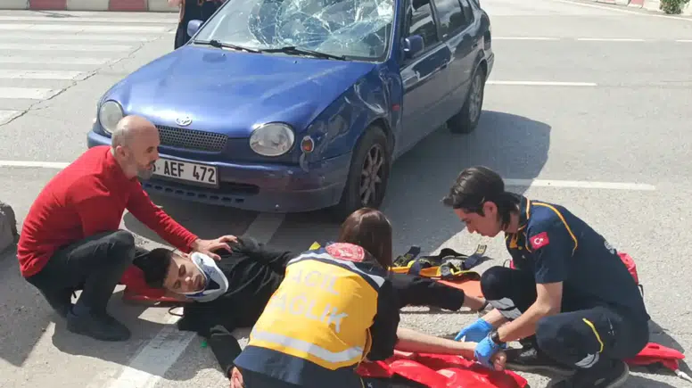 Burdur’da Yaralı Gençlerin Yardımına Yoldan Geçen Doktor Koştu