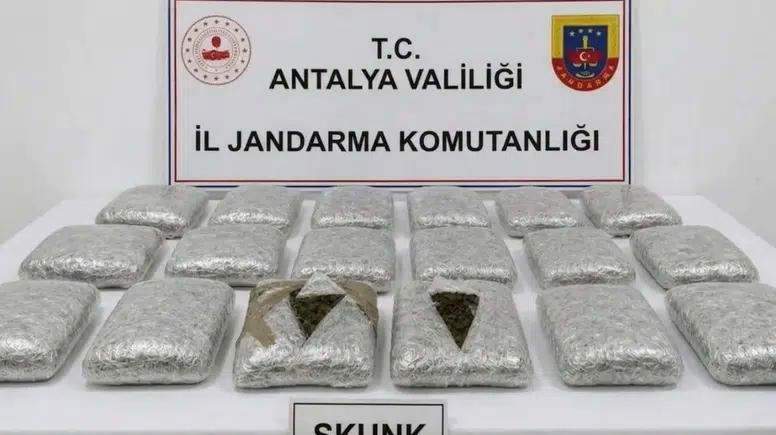 Döşemealtı'nda TIR'dan 30 Kilogram Uyuşturucu Çıktı