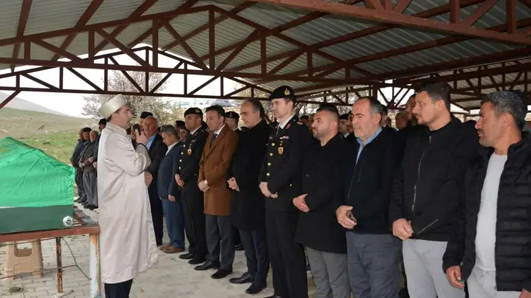 Korkuteli'de Şehit Babası 21 Yıl Sonra Evladına Kavuştu