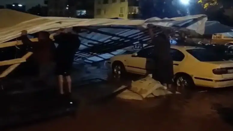 Adana'da Sağanak Kabusu! Kurban Pazarı Sular Altında Kaldı