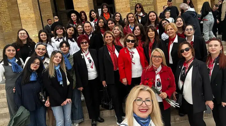 TÜKD'nin 'Genç Meşaleleri' Atatürk Devrimlerini Geleceğe Taşıyor
