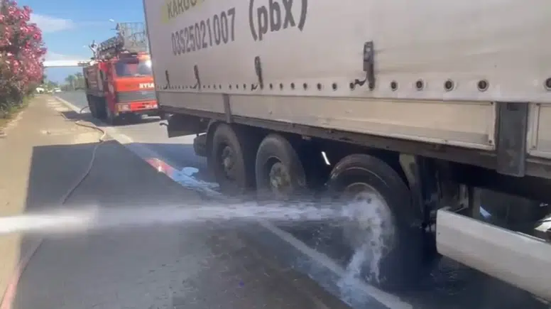 Balatalar Tutuştu Tır Alev Aldı! Alanya'da Korkutan Dakikalar