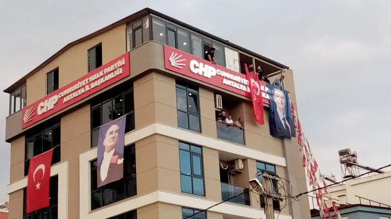 CHP Antalya’da Sosyal Medya Krizi!