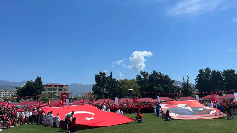 Milli Egemenlik Stadı Doldu Taştı! Alanya'da 19 Mayıs Coşkusu