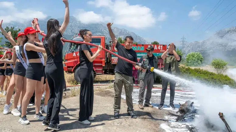 Kemer'de Güzellik Kraliçesi Adaylarına COP31 Kapsamında Ateşle Mücadele Eğitimi