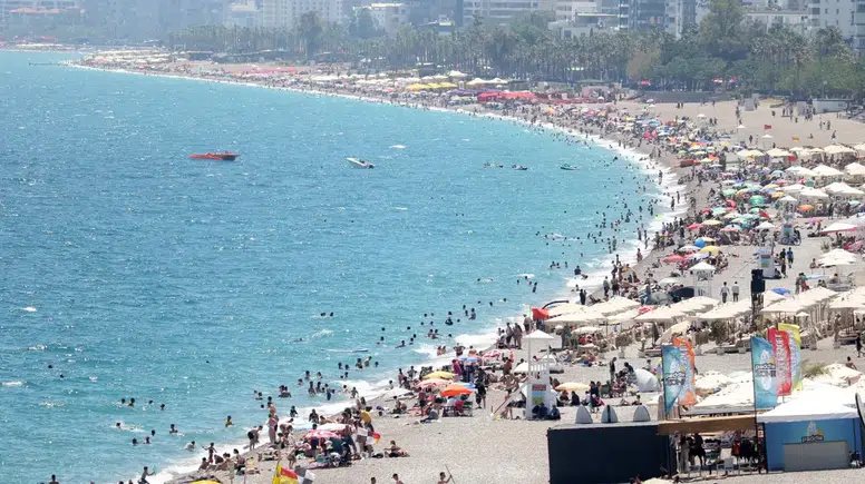 Bayram Tatilinin Son Gününde Konyaaltı Tıklım Tıklım!