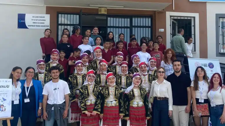 Akdeniz Üniversitesi Öğrencileri Burdur'daki Çocukların Dünyasına Dokundu