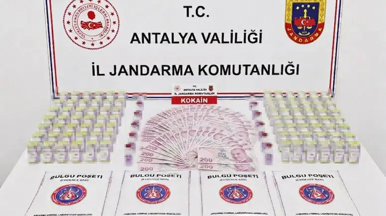 Antalya’da Turistlere Uyuşturucu Satarken Yakalandılar: 15 Tutuklama
