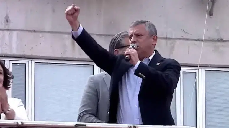 Özgür Özel Lüleburgaz’dan Saray’a Meydan Okudu: "Mesele Kayyım Değil, Tayyip Gidecek Biz Geleceğiz!"