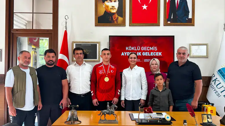 Korkuteli'de Altın Gurur: Avrupa Şampiyonu İlçeye Döndü!
