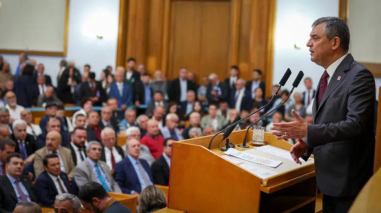 CHP'de "Grup Toplantısı" Gerilimi! Özgür Özel TBMM'de