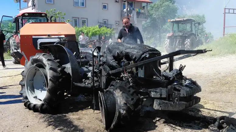Isparta'da Traktör Alev Aldı: Kıvılcımlar Samanlığı Yaktı