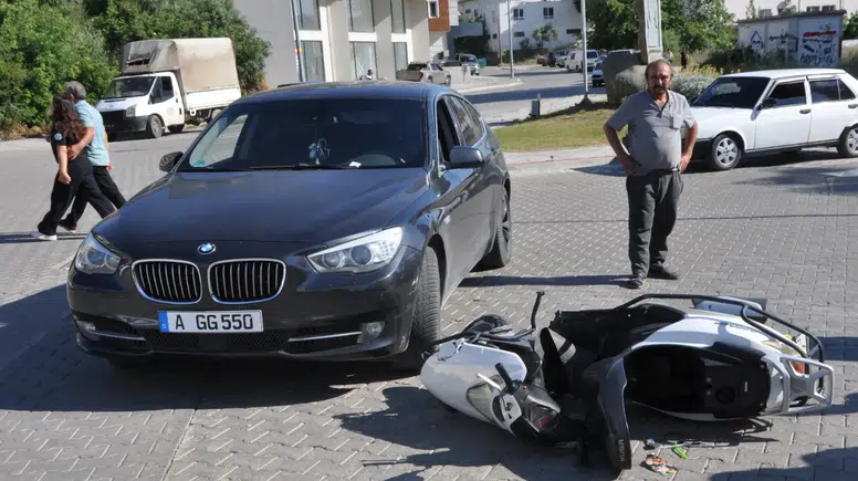 Gazipaşa'da Otomobille Çarpışan Motosiklet Sürücüsü Yaralandı