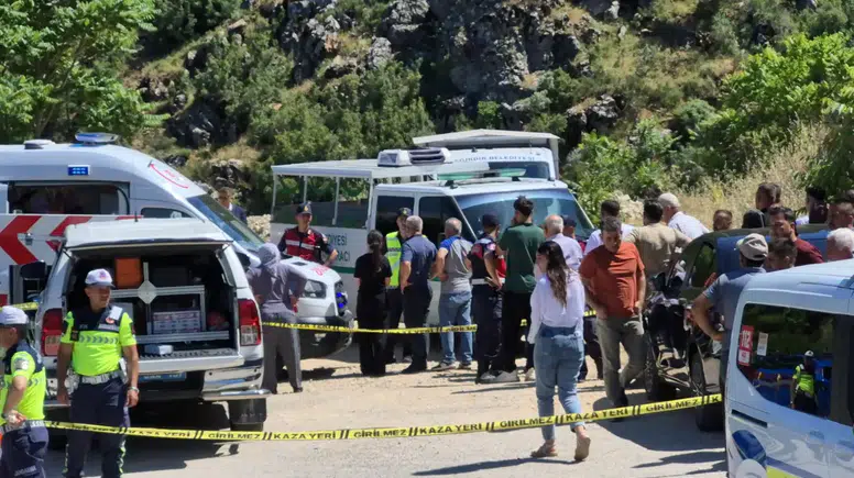 Isparta Eğirdir'de Park Halindeki Araçta İki Genç Ölü Bulundu