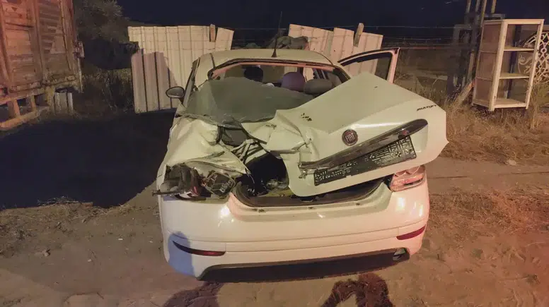 Manavgat'ta Kontrolden Çıkan Otomobil Kamyona Çakıldı!