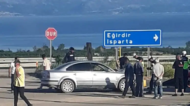 Isparta'da İki Otomobil Çarpıştı: 5 Kişi Yaralandı