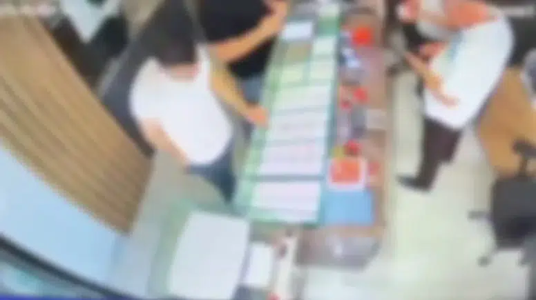 Çaldığı Altınları Bozdururken Kameraya Yakalandı! 12 Suç Kaydı Ortaya Çıktı