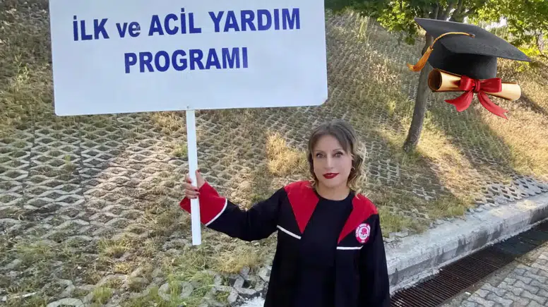 Kızının İzinden Gitti: 42 Yaşındaki Aysel Temel Paramedik Oldu