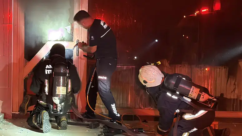 Dükkanı Alevlere Teslim Oldu: Yere Yığılıp Gözyaşlarına Boğuldu!