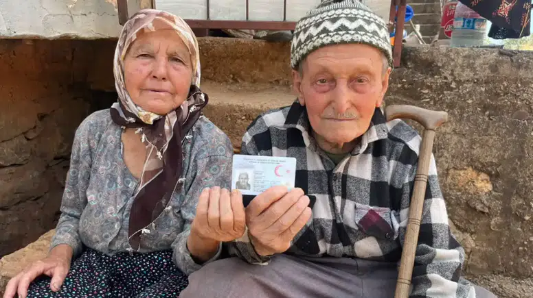 Antalya'nın 100 Yaşındaki Çınarı Uzun Yaşamın Sırrını Açıkladı