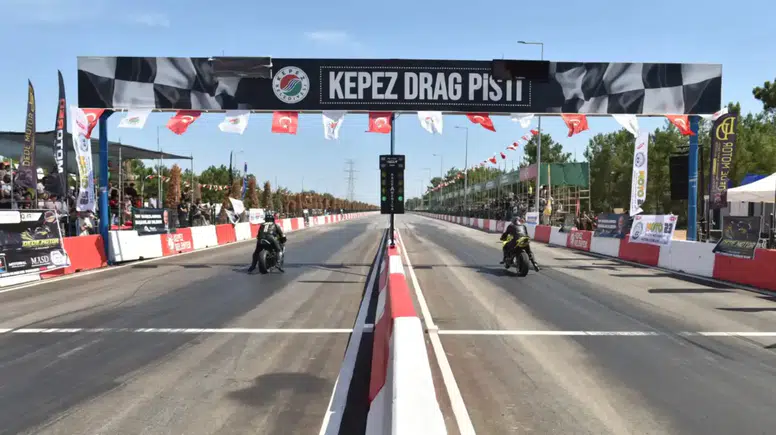 Kepez’de Motodrag Heyecanı: Yeni Pistte Kupalar İçin Kıyasıya Mücadele