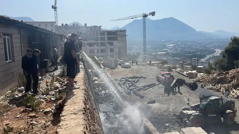 Alanya'da Kampüs Şantiyesinde Yangın: Yatakhane Hasar Gördü