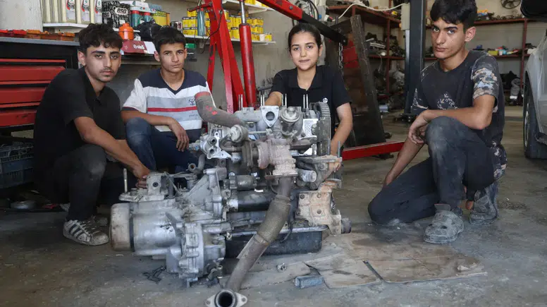Hatay'da 15 Yaşındaki 'Nehir Usta' Sanayide Çırak Yetiştiriyor!