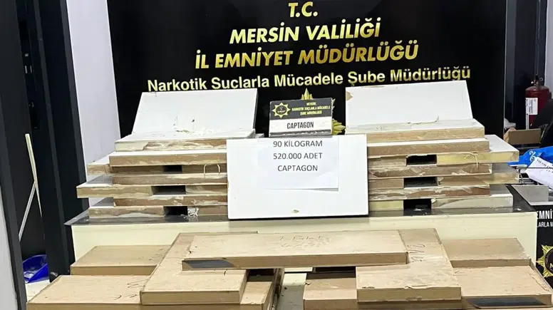 Mersin'de Dev Baskın: TV Ünitesinden 90 Kilo Zehir Çıktı