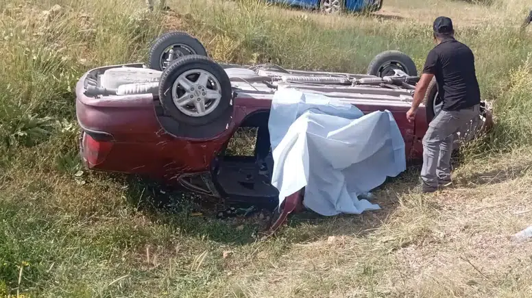 Burdur'da Otomobil Şarampole Devrildi: 1 Ölü, 2 Yaralı