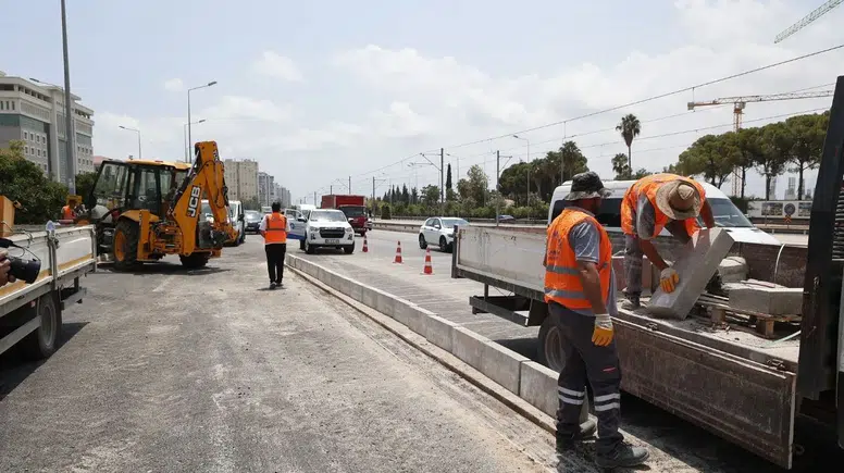 Antalya'da İller Bankası Kavşağı Trafiğe Nefes Aldırdı