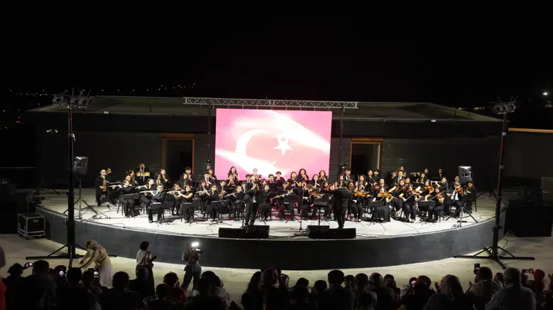 Kemer Gençlik Orkestrası Korkuteli Seyirpark’ta Sahne Aldı