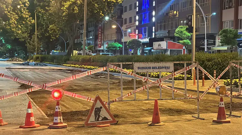 Gece Yarısı Yol Çalışmasına Polis Müdahalesi! Vatandaş İhbar Etti, Çalışma Durdu