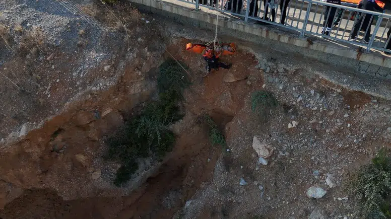 Deniz Keyfi Kabusa Döndü! Uçurumda Mahsur Kalan Vatandaş İçin Seferber Oldular!