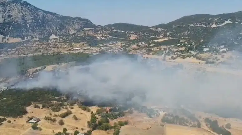 Kaş İkizce'de Alevler Ormanlık Alana Sıçradı!