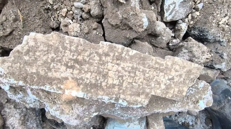 Hatay'da Alt Yapı Kazısında 1500 Yıllık Mozaik Bulundu