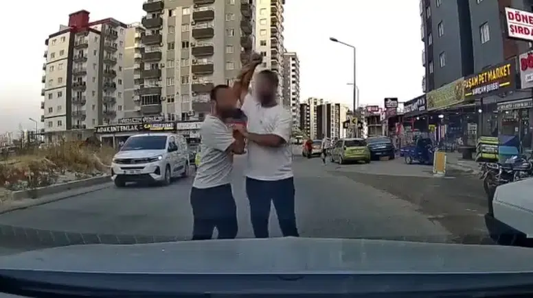 Kornaya Bastı, Yumruk Yedi, Bagajdan Çıkan Testereyle Tehdit Edildi!