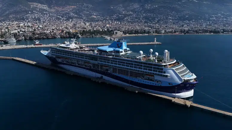 Dev Kruvaziyer Alanya’ya Demirledi: 1807 İngiliz Turist İlçeye Hareketlilik Kattı