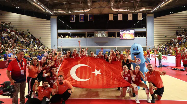 30 Ağustos Zafer Bayramı'nda Atanın Kızlarından Zafer Gibi Şampiyonluk!