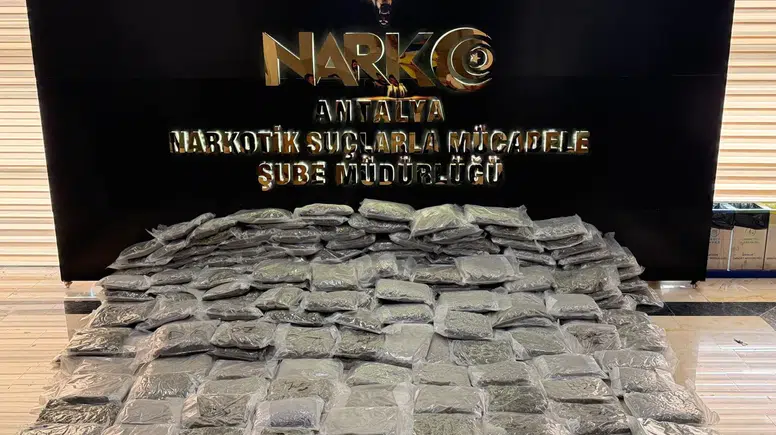 Antalya'da Zehir Tacirlerine Ağır Darbe: Depodan 250 Kilo Esrar Çıktı