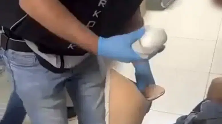 Polisleri bile şoke etti! Uyuşturucuyu protez bacağının içine gizleyen şüpheli yakalandı