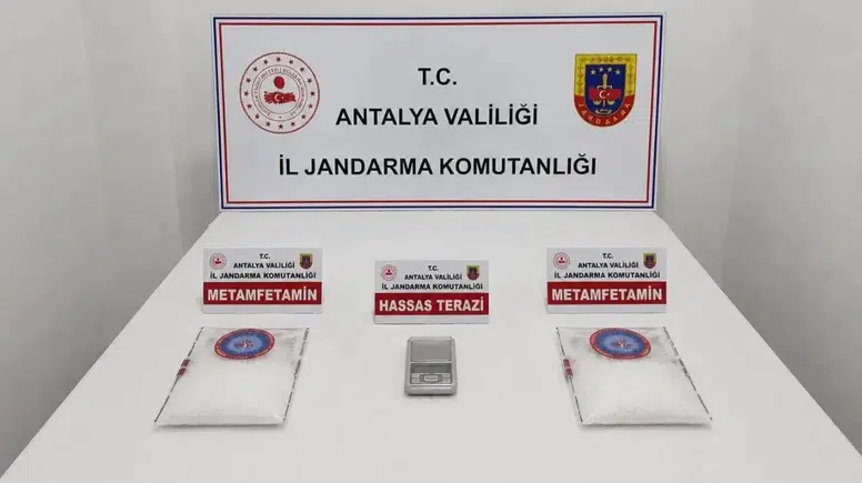 Kepez'de Otel Odasına Uyuşturucu Baskını: 2 Şüpheli Tutuklandı