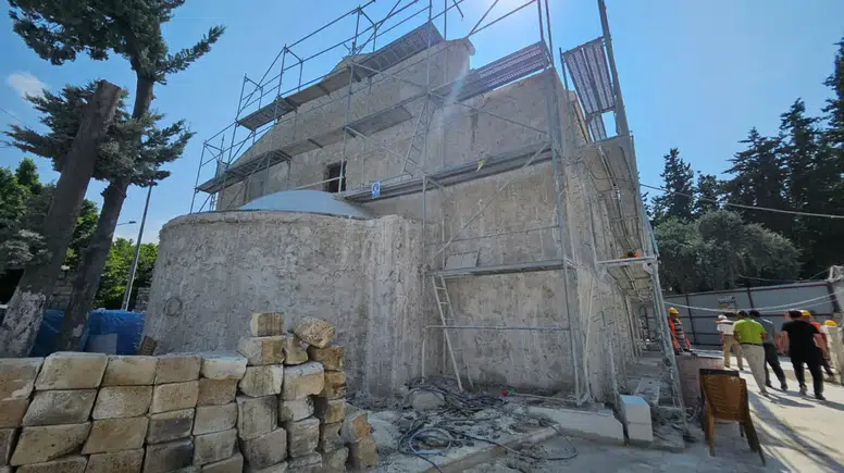 1585’ten Günümüze! Depremde Hasar Alan Tarihi Kilise Aslına Dönüyor