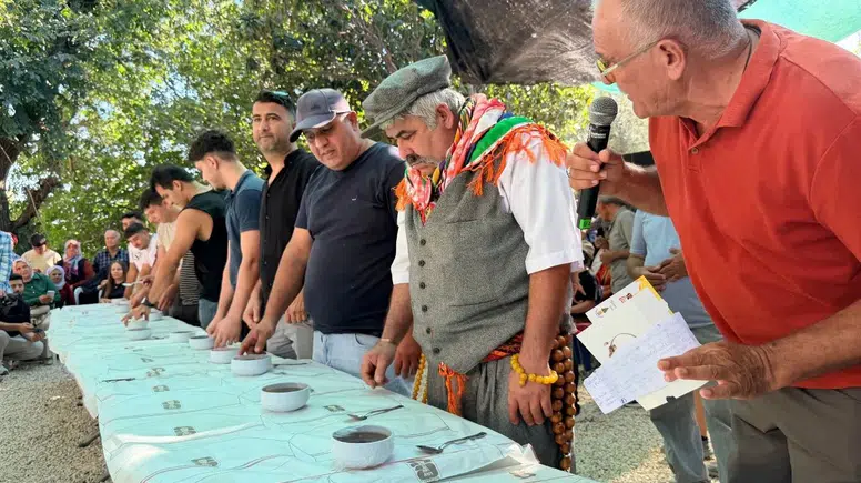 Finike'de 10. Ernez Bal Festivali Coşkuyla Gerçekleştirildi