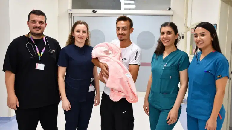 Alanya'da Prematüre Bebek İçin Zamanla Yarış: Avad Bebek Taburcu Edildi
