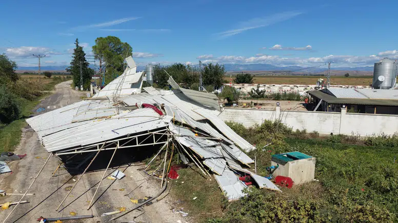 İmamoğlu’nda Süper Hücre Felaketi: 20 Bin Civciv Telef Oldu, Muz Seraları Yıkıldı