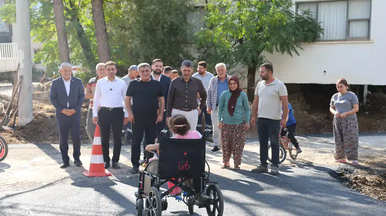 16 Yaşındaki Hatice İstedi: Tekerlekli Sandalye İçin Asfalt Yapıldı